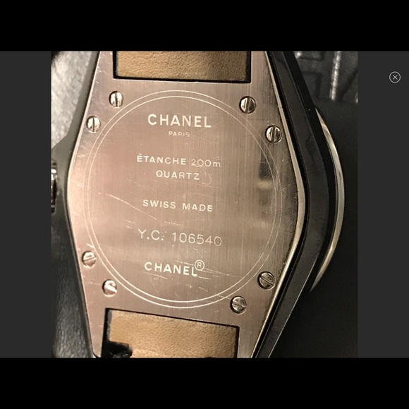 Chanel Iconic J12 Quartz 33mm watch - Picture 10 of 16